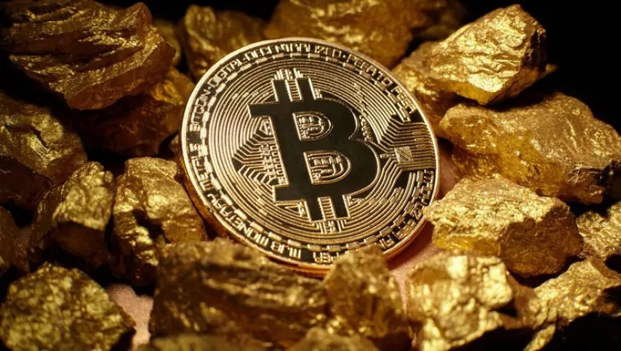 Gold Breaks Record, Bitcoin Falls! Analyst Evaluates Latest Situation: 'Historically, Gold Rises First, Then BTC!'